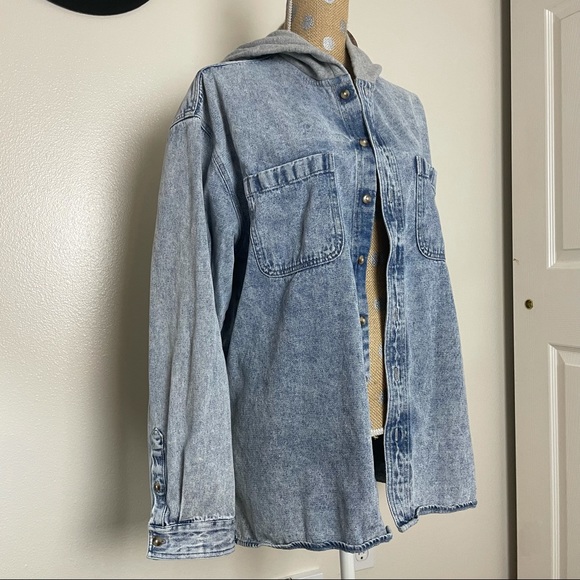 Urban Outfitter Acid Wash Light Denim Jean Button Front Hooded Large Jacket - Picture 17 of 17
